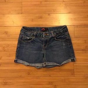21 Distressed Denim Cuffed Shorts Size 24